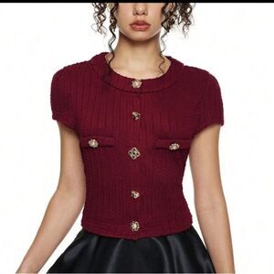 Burgundy metal button shorts sleeve top sizer XS
